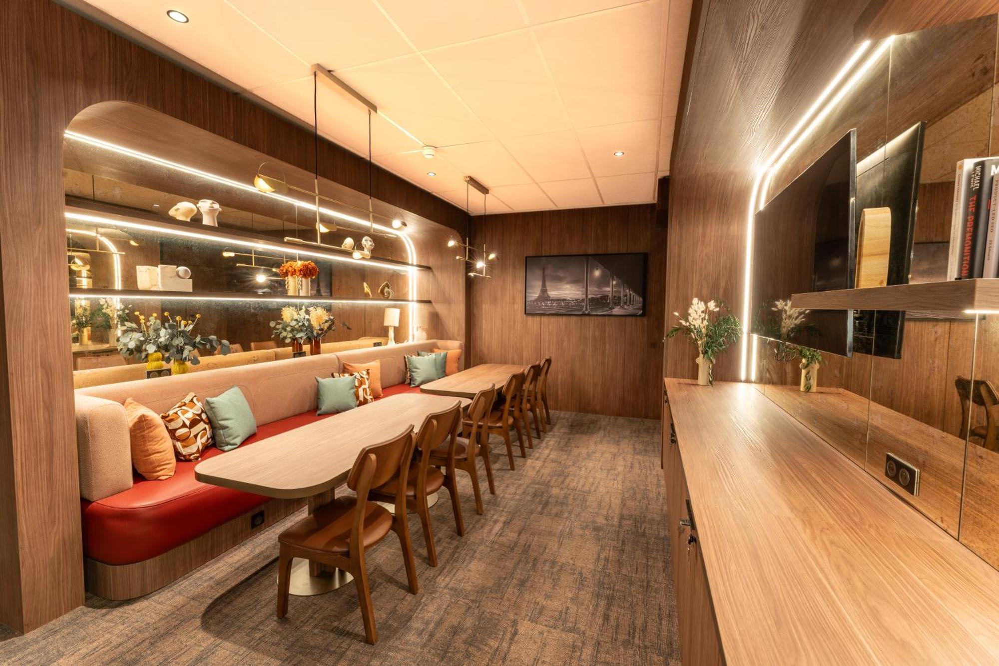 Design Place D'italie酒店